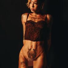  Nude