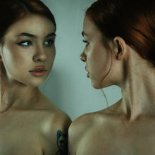  Nude