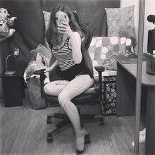  Nude