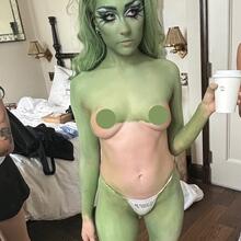  Nude