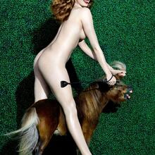  Nude