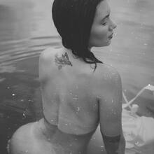  Nude