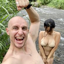  Nude