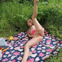  Nude