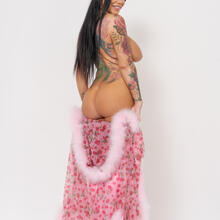  Nude