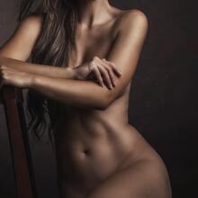  Nude