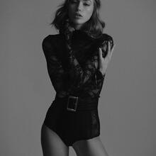  Nude