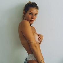  Nude