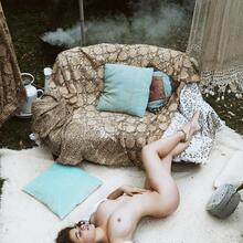  Nude