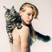  Nude