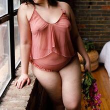  Nude