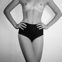  Nude
