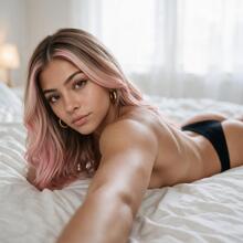  Nude