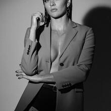  Nude