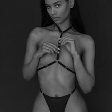  Nude