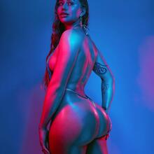  Nude