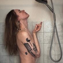  Nude