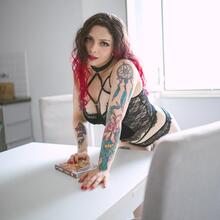  Nude