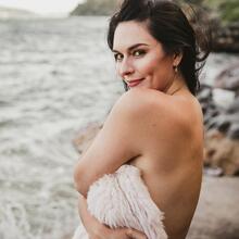  Nude