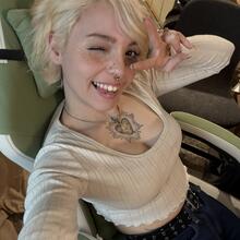  Nude