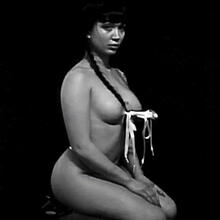  Nude