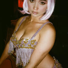  Nude