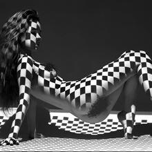  Nude