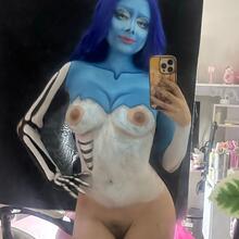  Nude