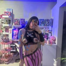  Nude