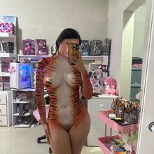  Nude