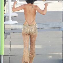  Nude