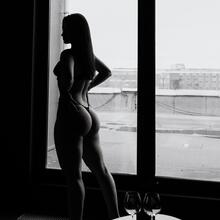  Nude