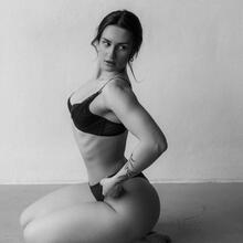  Nude