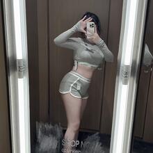  Nude