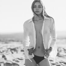  Nude