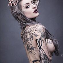  Nude