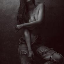  Nude