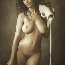 Nude