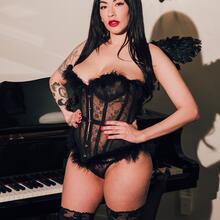  Nude