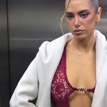  Nude