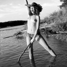  Nude