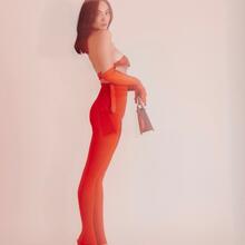  Nude