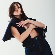  Nude