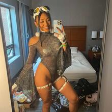  Nude