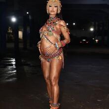  Nude