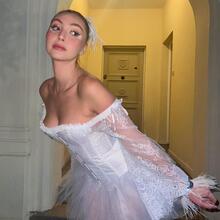  Nude