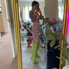  Nude