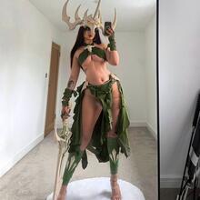  Nude