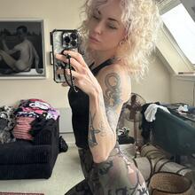  Nude