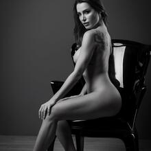  Nude